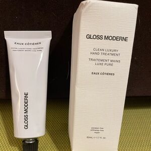 Gloss Modern Clean Luxury Hand Treatment